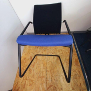 Chaise visiteur luge Tela d'occasion - structure en acier chromé - assise en tissu - design contemporain_3