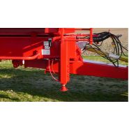 Equipement agricole B240TC avec ceinture haut de caisse intégrée