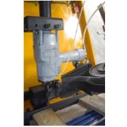 Système automatisé pour assemblage de panneaux de palettes en série