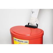 Poubelle FM certifiée avec couvercle auto-fermant et protection incendie