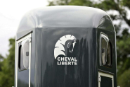 Van à chevaux GOLD 3 - Suspension PULMANN - 2 Places avec casier sellerie RTM - PTAC 1100 à 2600 kg - Aluminium - 3.2 x 1.67 m H = 2.35 m - Reference TOURING-COUNTRY_3