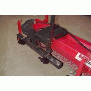 Balayeuse polyvalente avec écran anti-projection et lame niveleuse