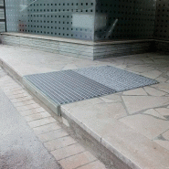 Rampe frontale URBAccède 900 - encastrable, escamotable, pour ERP, acier traité anticorrosion_3