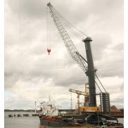 Grue portuaire LHM 800 avec capacité de manutention en vrac de 2 300 tonnes par heure