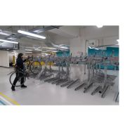Stationnement sécurisé pour vélos avec racks à double étage