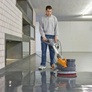 Monobrosse Taski avec accessoires pour différentes applications