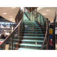 Escalier avec marches en verre - Service global de la conception à la pose_3