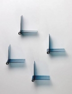 Étagère murale Kite Shelf - Patricia Urquiola - Design géométrique et effet 3D_3