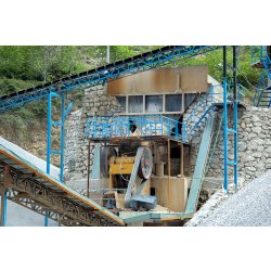 Station de concassage de pierre 350t/h - avec alimentateur vibrant, concasseur à mâchoires et cribles vibrants