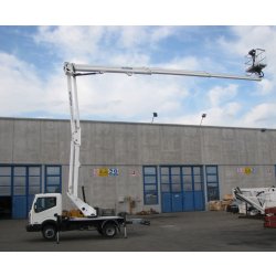 Snake 2413 plus sur nissan camion nacelle - 23,5m