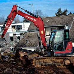 Midi-pelle compacte et puissante SV100-2 YANMAR - Performances et fiabilité pour divers chantiers