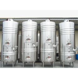 Cuves inox - garde vin avec passerelles inox et tuyauteries