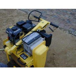 Rouleau compresseur BW 55 E Bomag - monocylindre à guidage manuel - 2.2 Kw Honda - 560 mm de largeur de travail