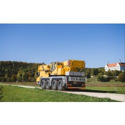 LTM 1070-4.2 grues automotrices - Liebherr - capacité de charge max 70 t - flèche télescopique jusqu'à 50 m