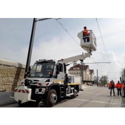 Nacelle rail route pour la maintenance caténaire et le remorquage de rames sur réseau tramway - UNIMOG Mercedes-Benz