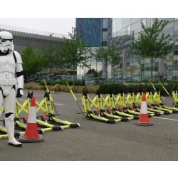 Barrière modulaire portative anti véhicules, destinée aux forces municipales, spéciales ou policières, aux organisateurs d'événements, et aux militaires - mifram ltd mvb 3x