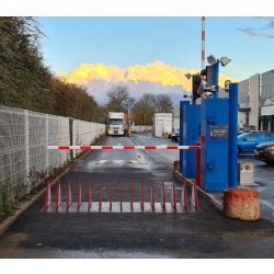Herse anti-intrusion hydraulique escamotable, pour la protection périmétrique des bases militaires, ambassades, aéroports, parkings et comme mesure antiterroriste - tkb