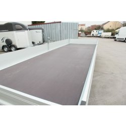 Remorque plateau Humbaur HN 256221 GR - 2 essieux, roues surbaissées, ridelles alu