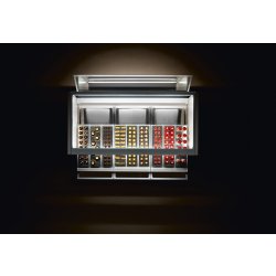 Vitrine pâtisserie et chocolats sur colonne