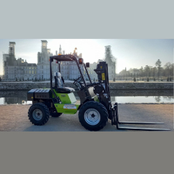 Chariot Élévateur Tout-Terrain compact, puissant TW16  idéal pour les espaces restreints et les terrains difficiles en Rhône-Alpes et Isère   -  disponible en achat neuf et en location de courte à longue durée