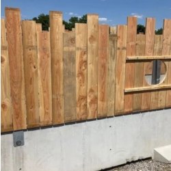 Palissade en bois vertical conçue pour les professionnels du bâtiment, des travaux publics, des collectivités