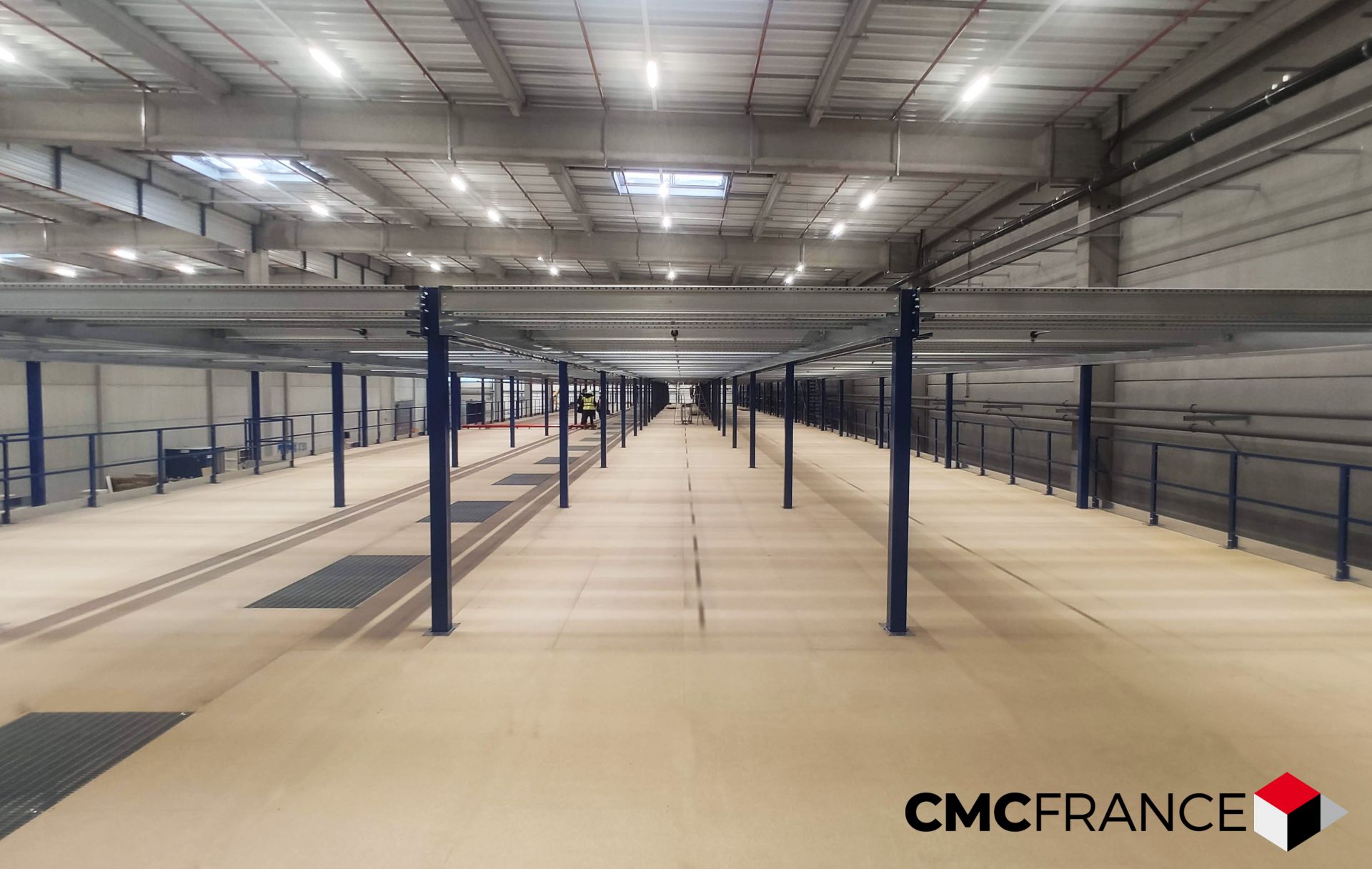 Mezzanine industrielle économique et résistante - Sur mesure par CMC France - Optimise zones de travail et stockage_4
