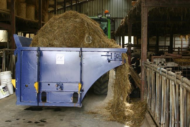 Dérouleuse pailleuse DE450 KP - Warzée SA - balles jusqu'à 1200 kg - polyvalente avec kit paillage optionnel_4