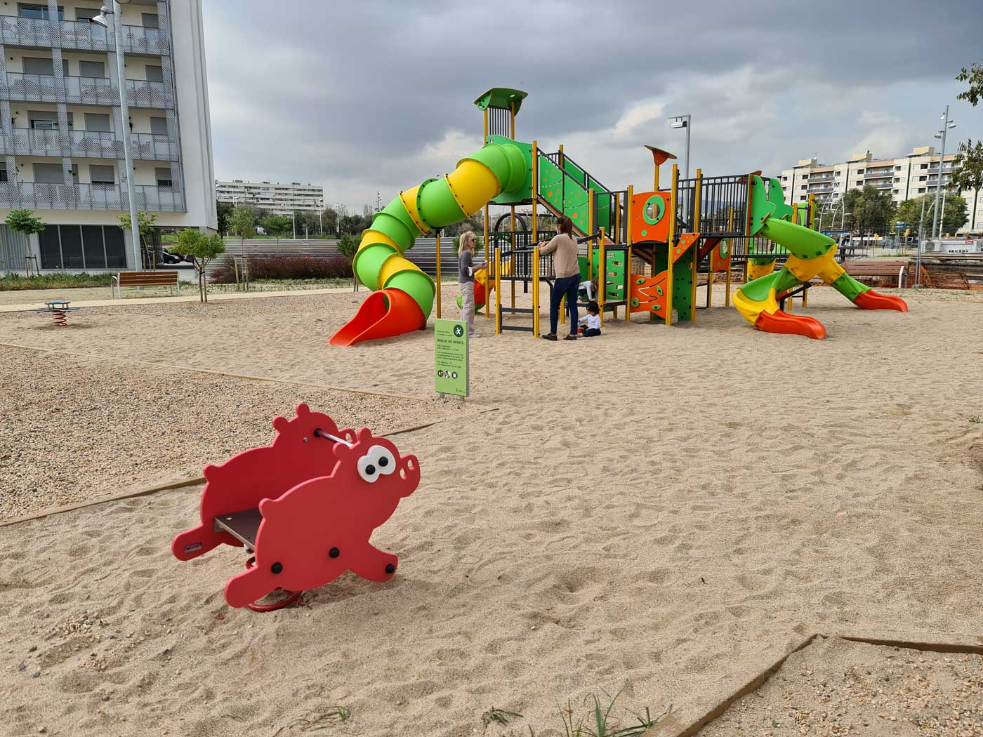 Jeu sur ressort Pig JFS13 - Matériaux résistants certifiés EN1176_4