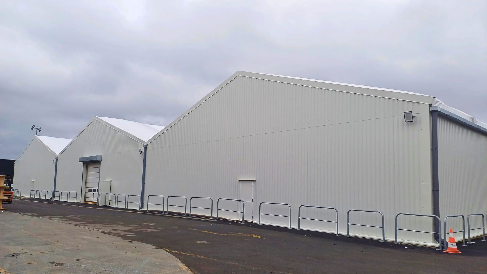 Bâtiment modulable et démontable pour le secteur de l'industrie, de la distribution, du sport, de l'éducation et de l'événementiel_4