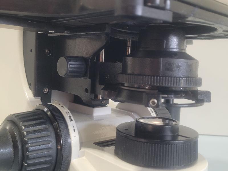 Microscope  LEICA DM 2000 (DM2000) - 3 objectifs_4