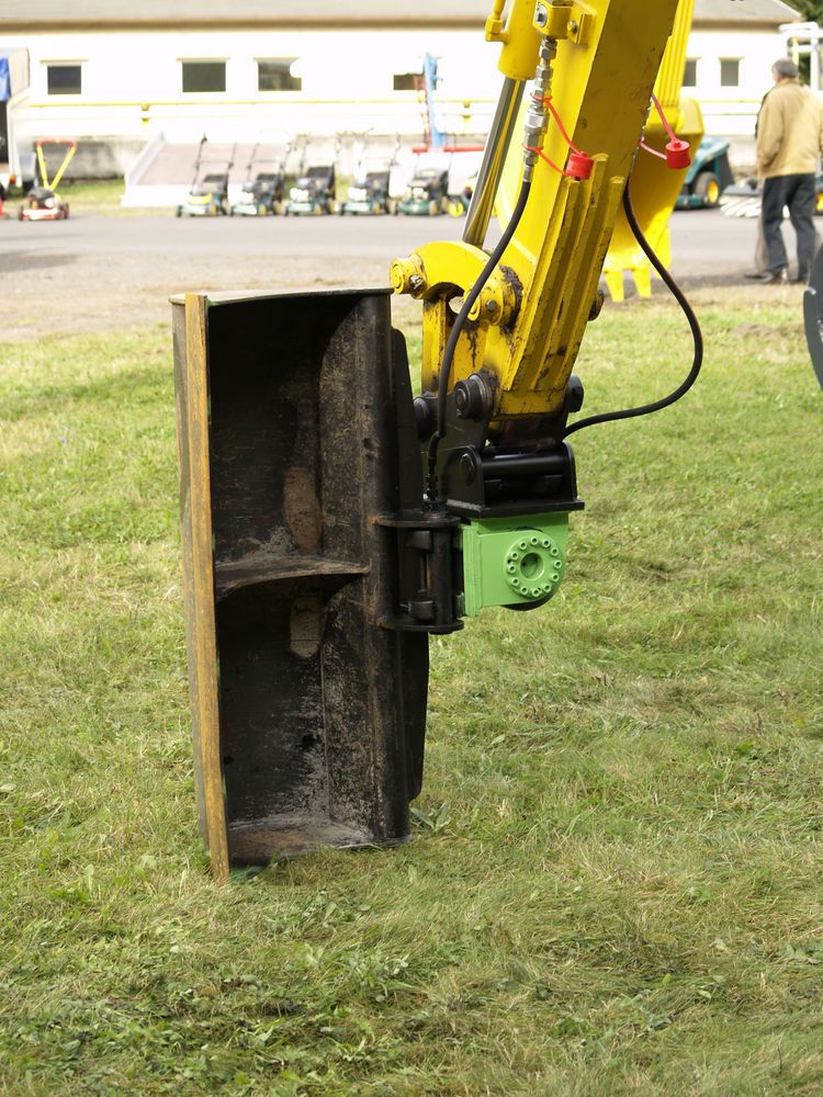 Moteur hydraulique pour inclinaison de pelles