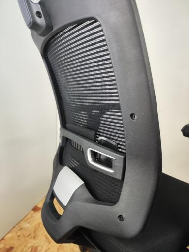 Linea Malice 01 PT - Fauteuil de Bureau Ergonomique avec Têtière Réglable - Occasion - Base en Métal Chromé et Roulettes Souples_4