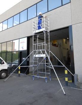 Échafaudage roulant aluminium insider 120 SX pliant - Tubesca-Comabi - Hauteur de travail max. 7,70 m, garde-corps X-UP, stabilité optimale_4