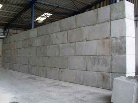 Bloc béton empilable avec levage intégré - Idéal pour aires de stockage, murs et sécurité_4