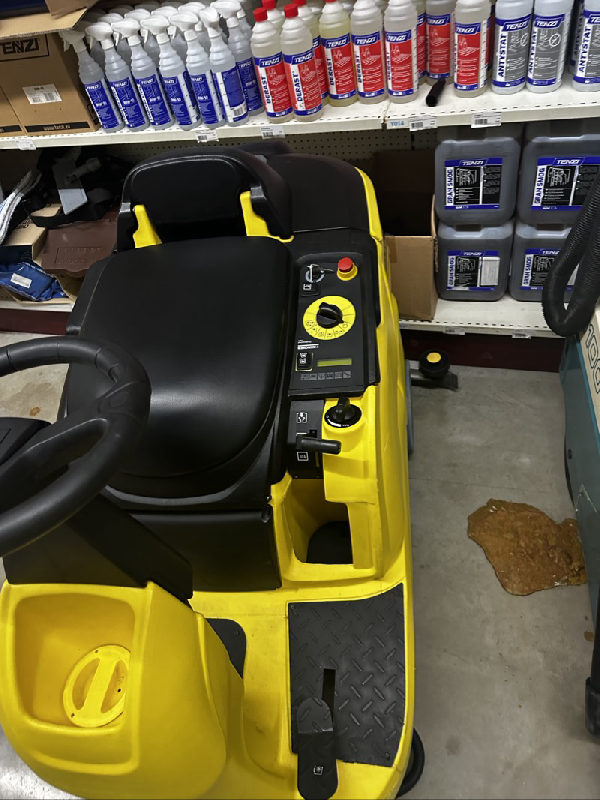 Autolaveuse Karcher à conducteur portée B90 R d'occasion_4