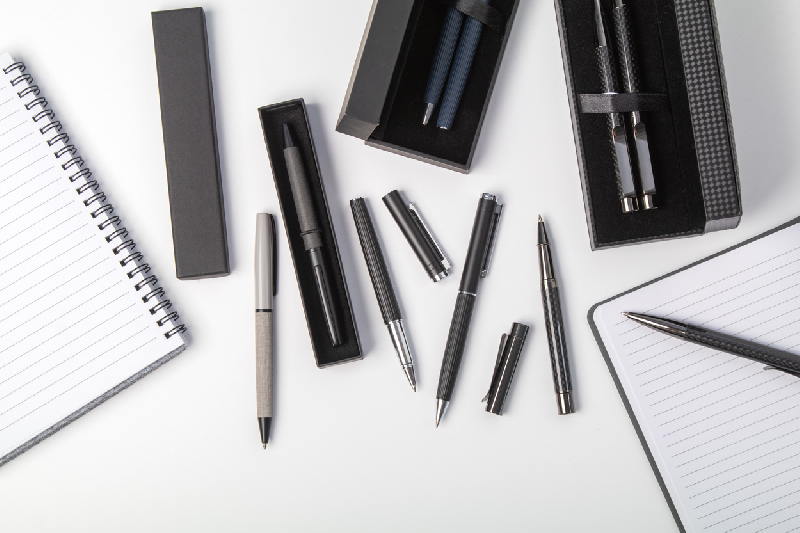 Stylo à bille twist en métal - Corps en PU gris - Avec boîte cadeau noire_4