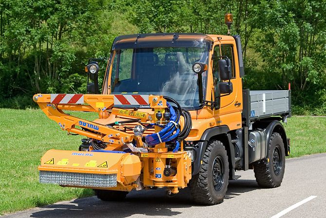 Broyeur d'accotement MFK 500 avec déport latéral de 1800 mm