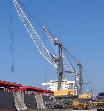 Grue Lhm 420 Liebherr équipée d'un entraînement hybride