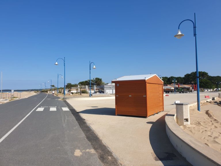 Chalet en bois pliable de 3 mètres de façade pour marchés de Noël  ou galeries marchandes_4