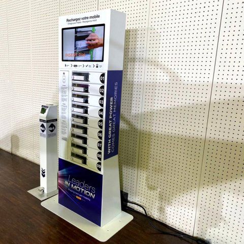 Borne de recharge Classic DS - 9 casiers sécurisés avec écran 21,5’’ pour téléphones et tablettes_5