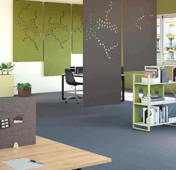 Claustra sur rail coulissant avec motif sculpté