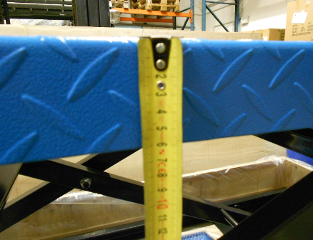 Plateforme élévatrice pour motos avec sécurité automatique