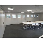 Cloison acoustique pour salles polyvalentes et espaces partagés