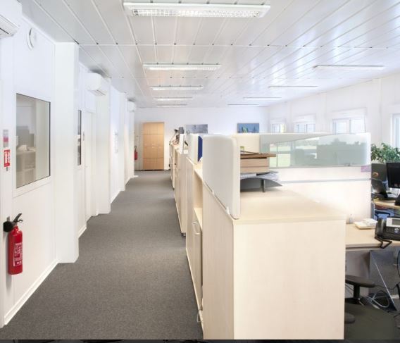 Panneaux de cloison avec options de finition et montage