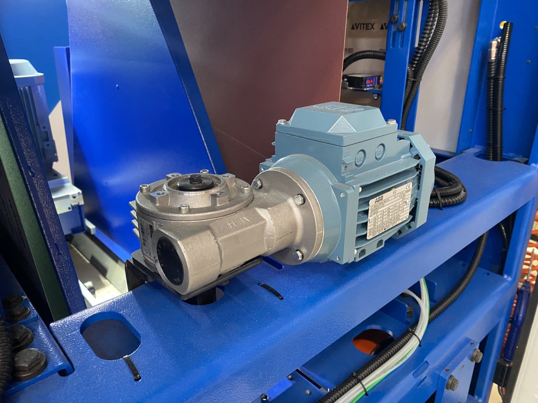 Ébavureuse COSTA MD4 CVC 1150 - Ébavurage et polissage avec 3 stations de travail_4