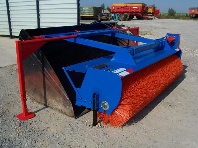 Balayeuse ramasseuse sur godet dujardin_4