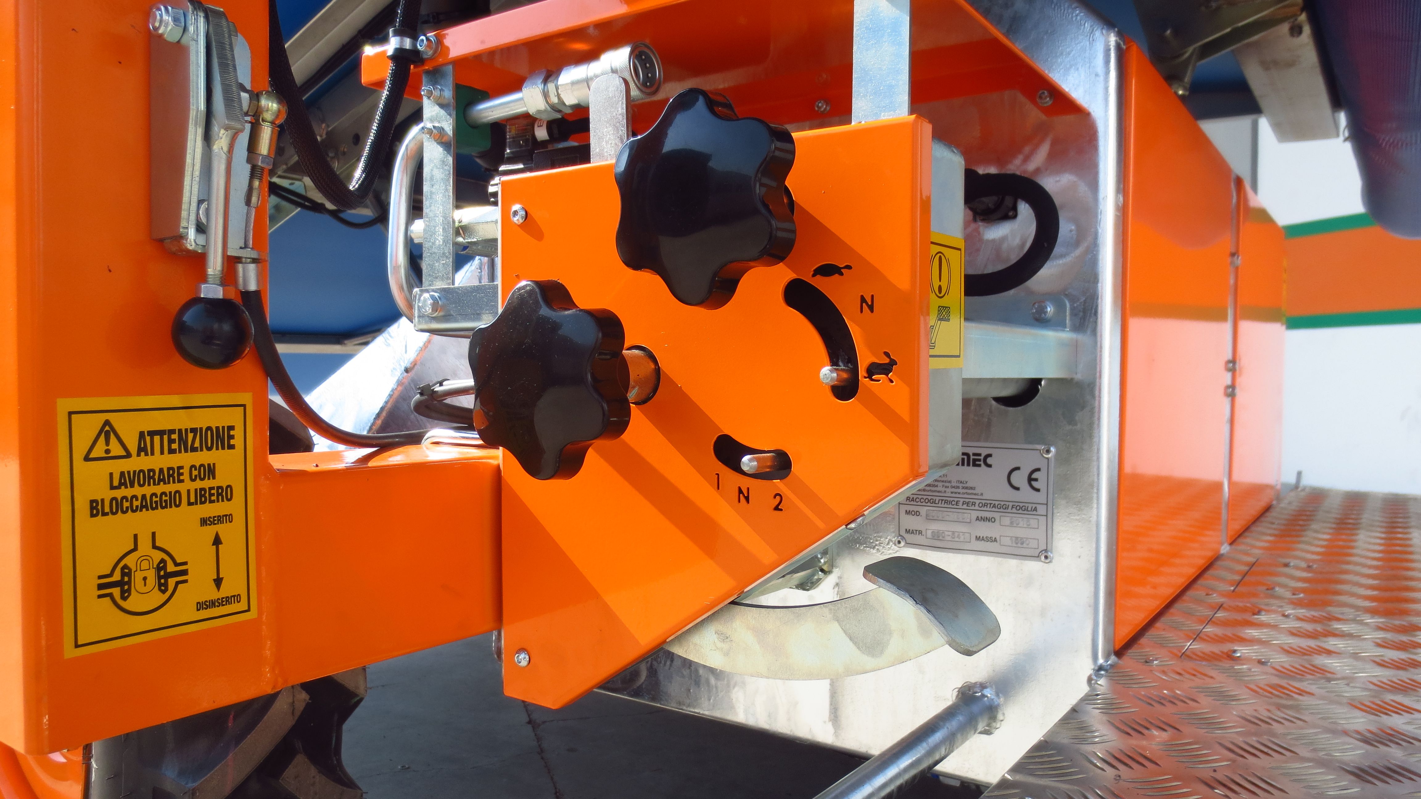 Récolteuse automotrice sur roues 8000 Foglia - Ortomec Srl - largeur de tête de récolte 120 à 180 cm - pour jeunes pousses, roquette, épinards_4