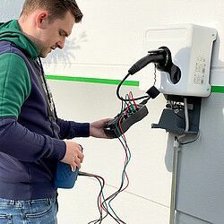 Testeur de borne de recharge - Résistance d'isolement et de terre - Référence: PCE-EVSE-KIT2_4