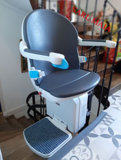 Monte-escalier courbe double-rail avec deux télécommandes - Handicare - Compact et personnalisable_4