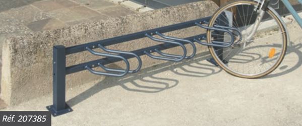 Support vélos de 3 places en acier à faible encombrement au sol avec rangement épi - LIGNE CONVIVIALE_4